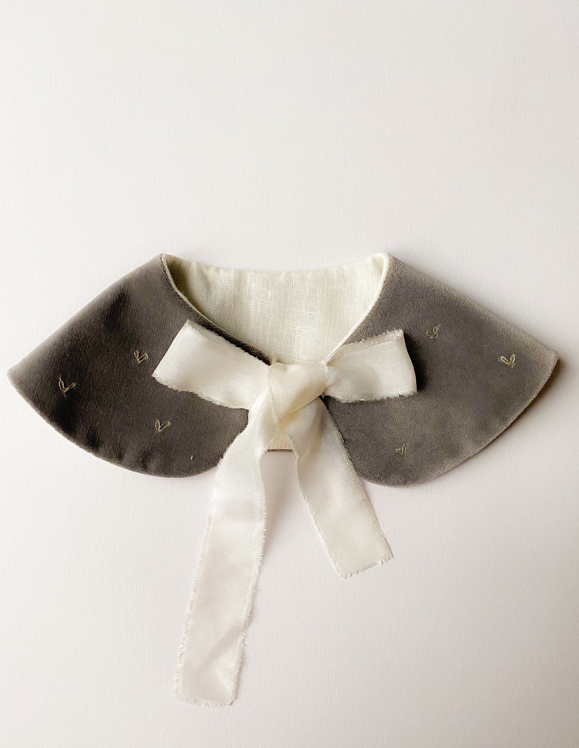 Velvet collar grey