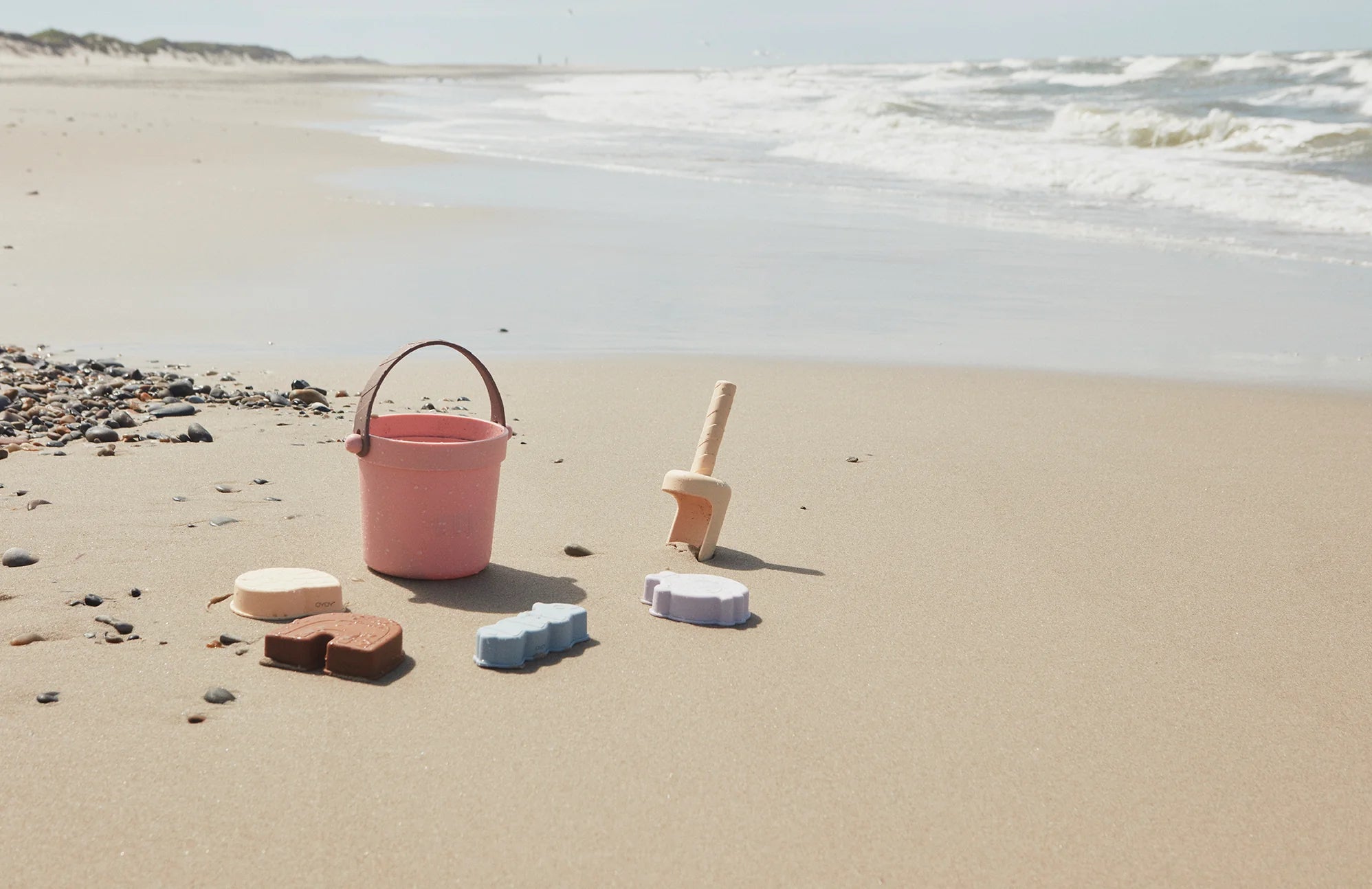 Leo beach set coral