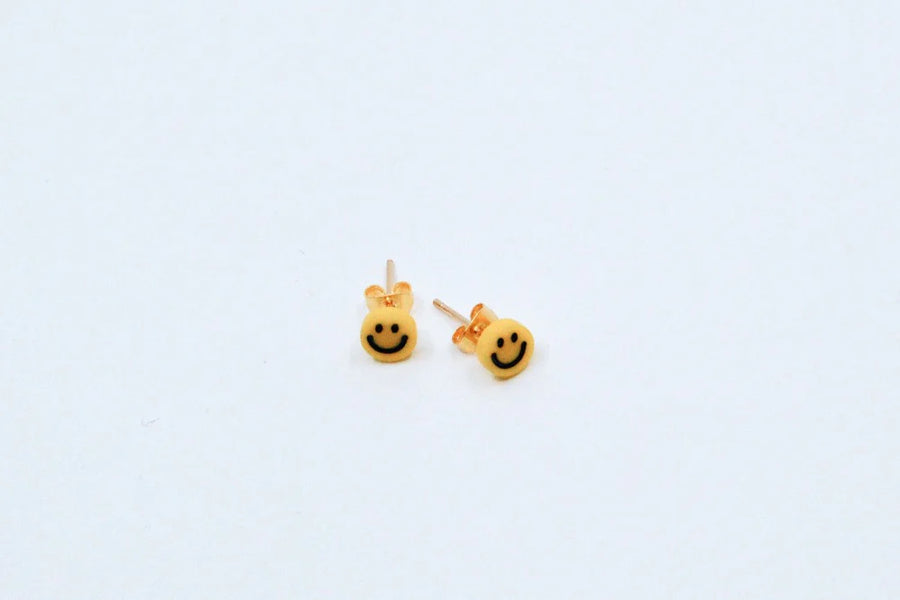 Pepper smiley stud earrings